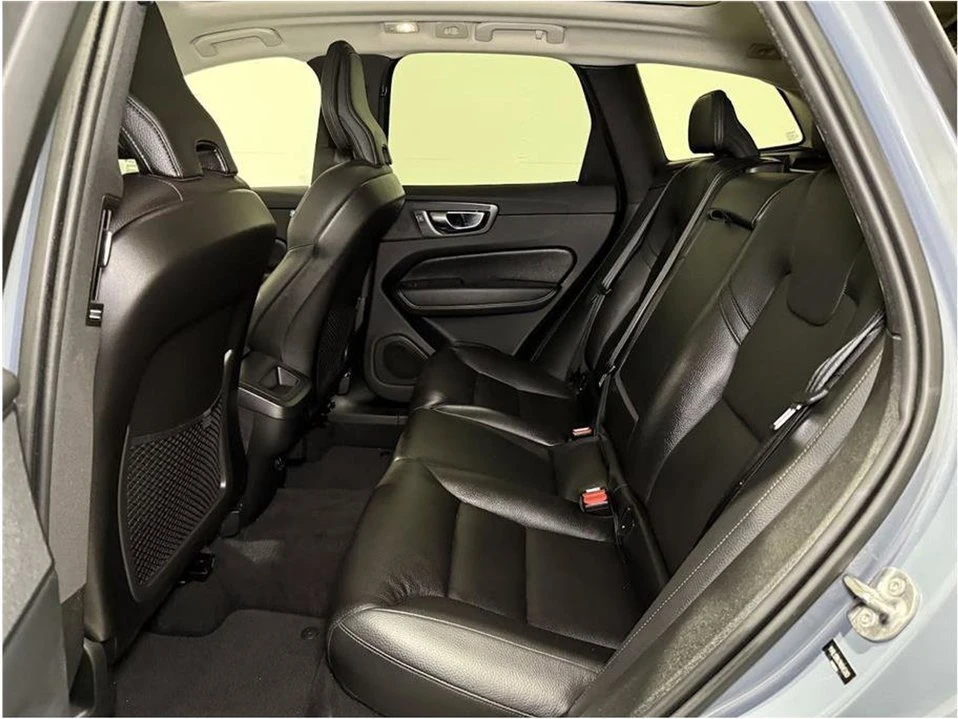 2022 Volvo XC60 2nd Gen - Image 14 of 20