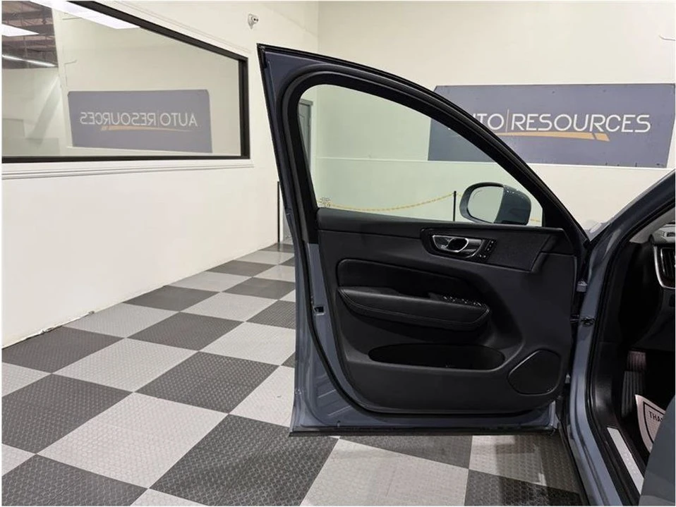 2022 Volvo XC60 2nd Gen - Image 13 of 20