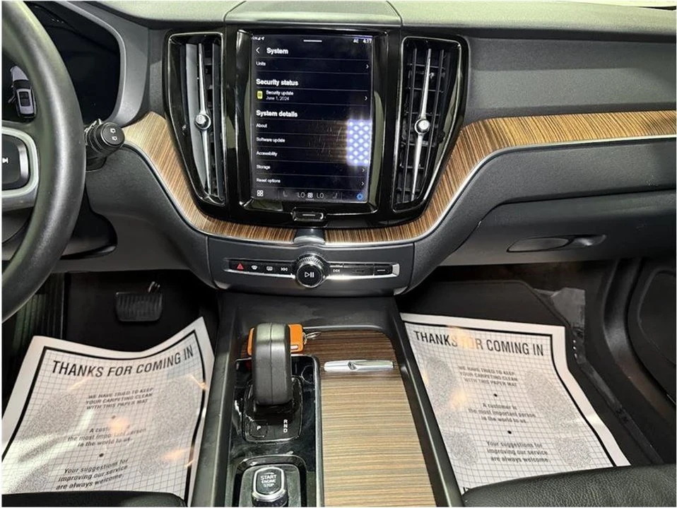 2022 Volvo XC60 2nd Gen - Image 19 of 20