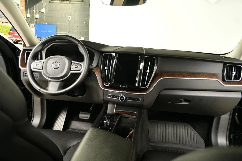 2022 Volvo XC60 2nd Gen - Image 5 of 12