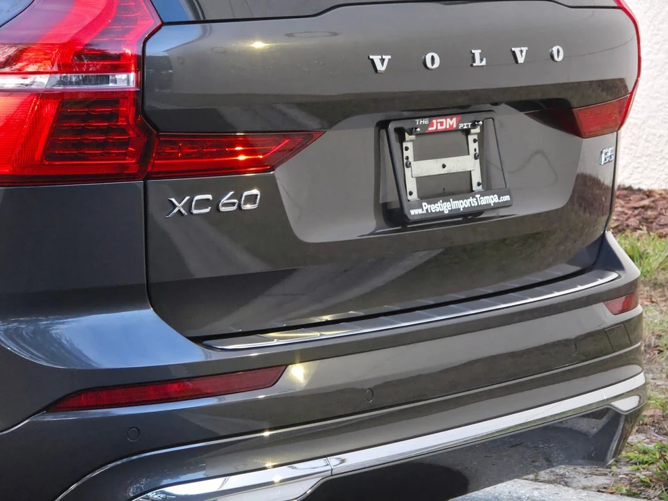 2022 Volvo XC60 2nd Gen - Image 17 of 21