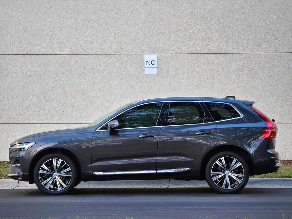 2022 Volvo XC60 2nd Gen - Image 16 of 21