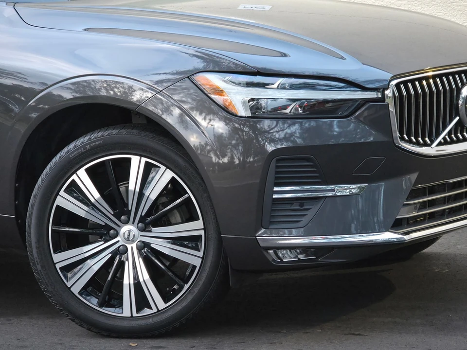 2022 Volvo XC60 2nd Gen - Image 18 of 21