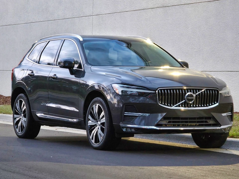 2022 Volvo XC60 2nd Gen - Image 2 of 21