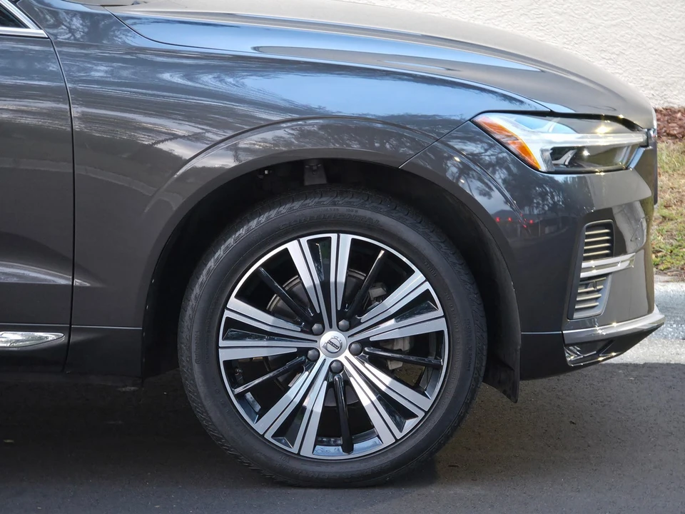 2022 Volvo XC60 2nd Gen - Image 11 of 21