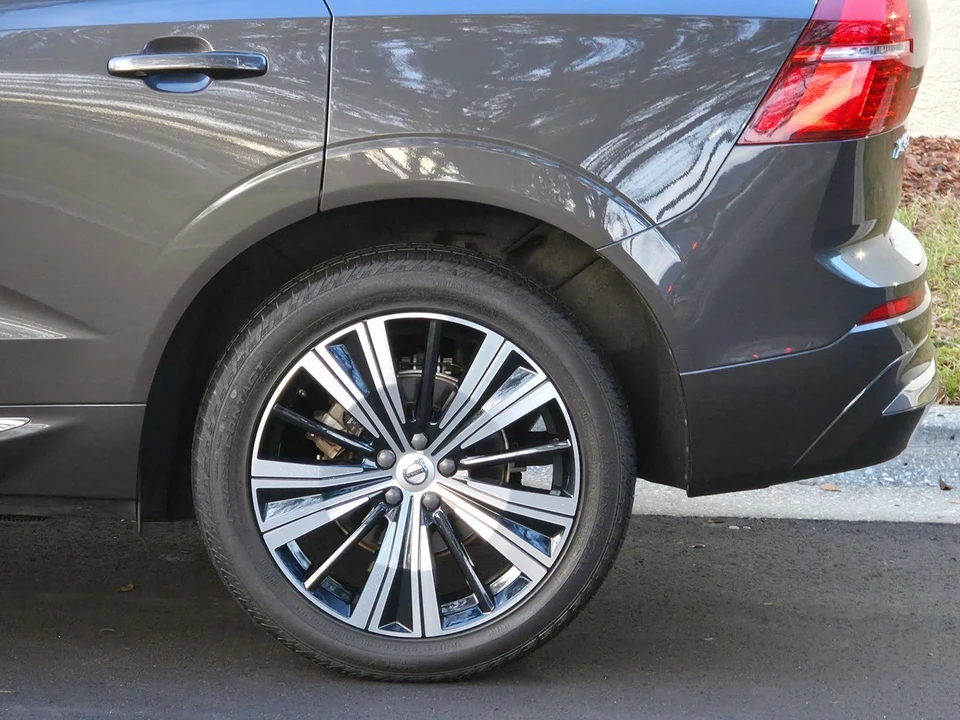 2022 Volvo XC60 2nd Gen - Image 15 of 21