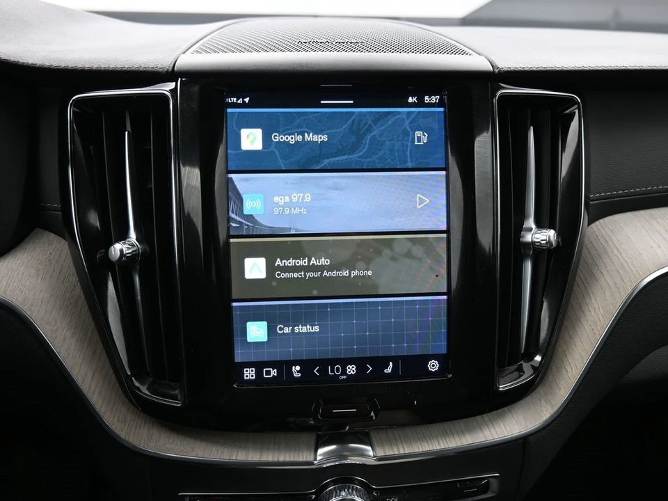 2022 Volvo XC60 2nd Gen - Image 18 of 21