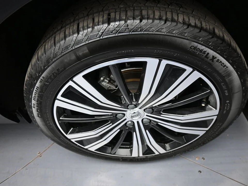 2022 Volvo XC60 2nd Gen - Image 15 of 21