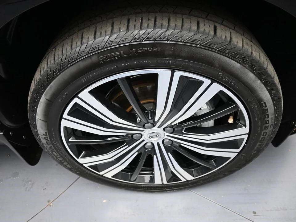 2022 Volvo XC60 2nd Gen - Image 13 of 21