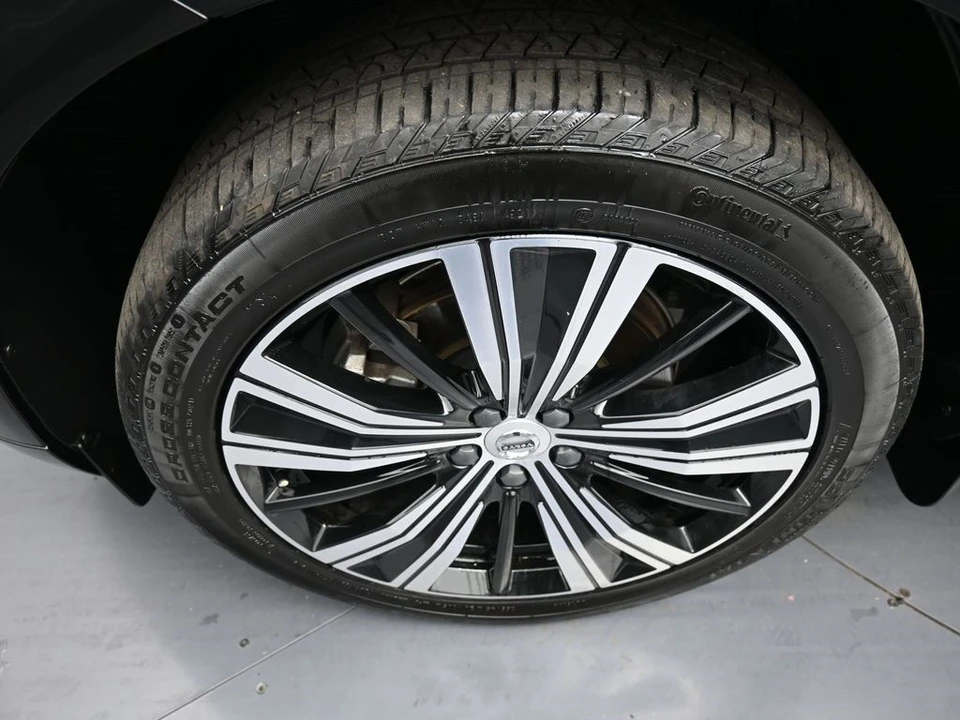 2022 Volvo XC60 2nd Gen - Image 14 of 21