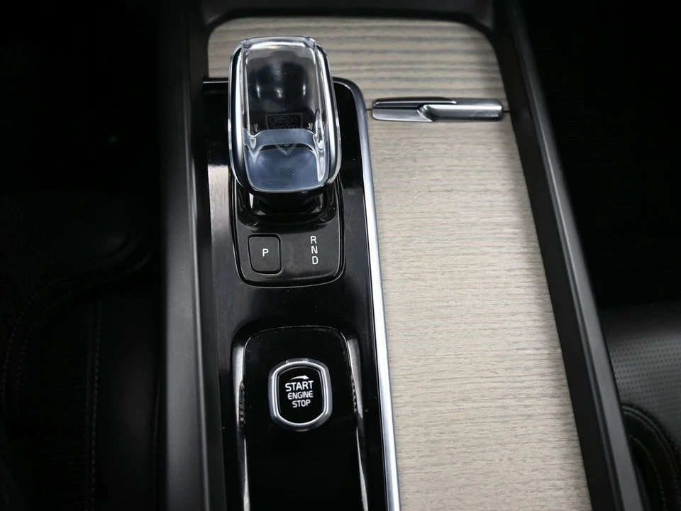 2022 Volvo XC60 2nd Gen - Image 17 of 21