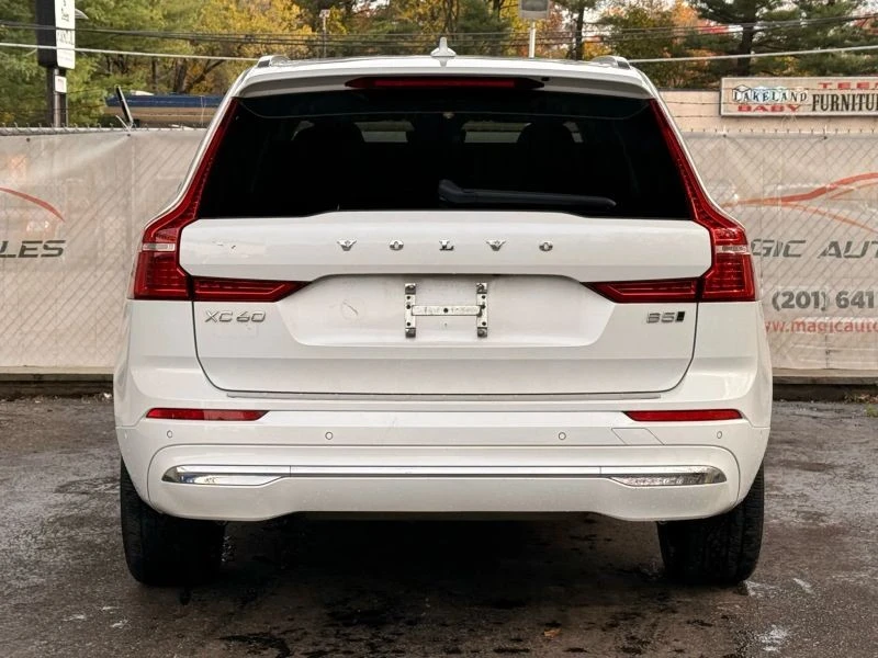 2022 Volvo XC60 2nd Gen - Image 10 of 12