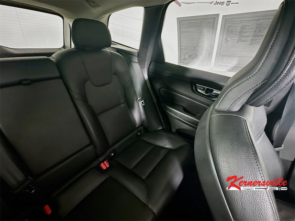 2022 Volvo XC60 2nd Gen - Image 14 of 21