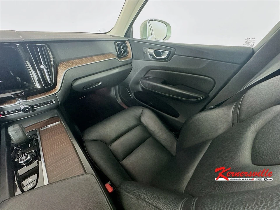 2022 Volvo XC60 2nd Gen - Image 11 of 21