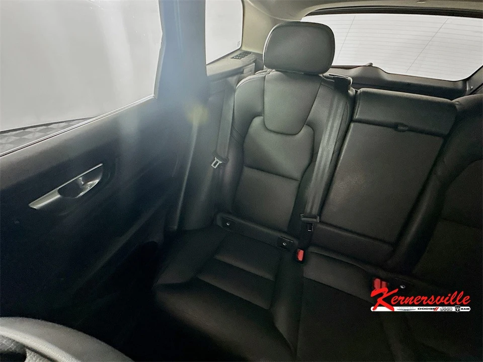 2022 Volvo XC60 2nd Gen - Image 12 of 21