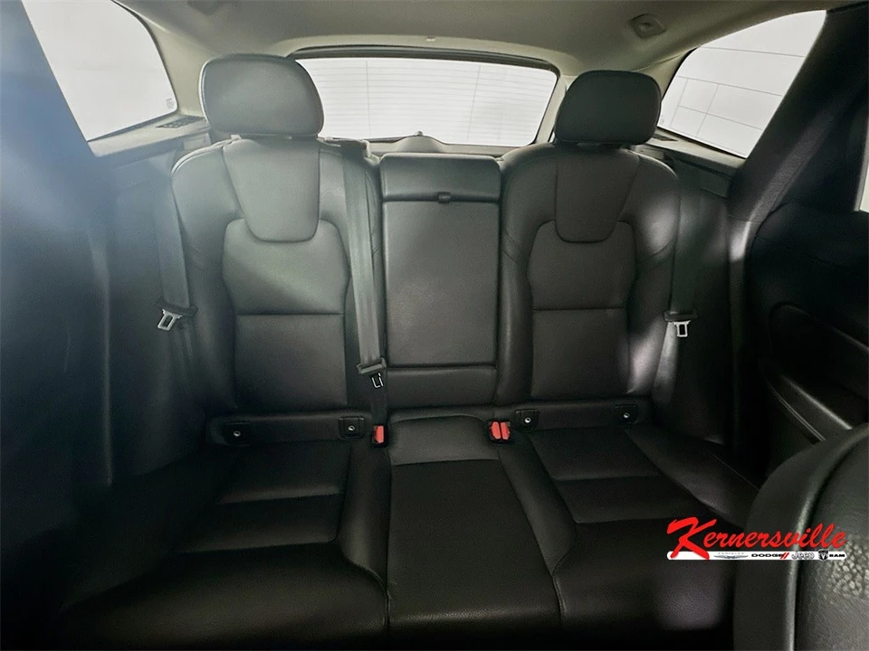 2022 Volvo XC60 2nd Gen - Image 13 of 21