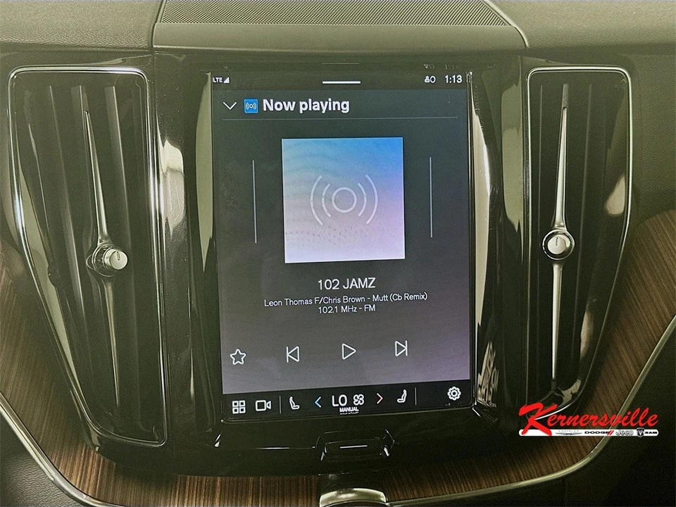 2022 Volvo XC60 2nd Gen - Image 17 of 21
