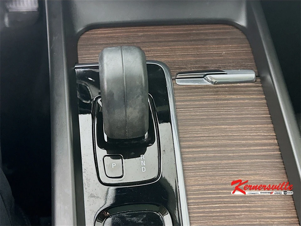 2022 Volvo XC60 2nd Gen - Image 16 of 21