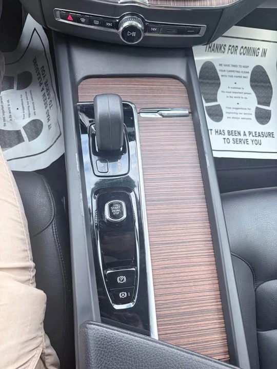 2022 Volvo XC60 2nd Gen - Image 10 of 13