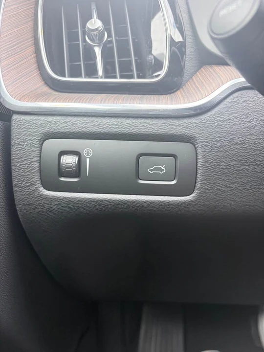2022 Volvo XC60 2nd Gen - Image 8 of 13