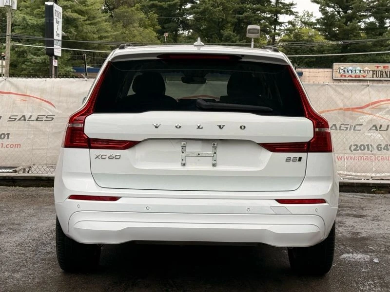 2022 Volvo XC60 2nd Gen - Image 10 of 12