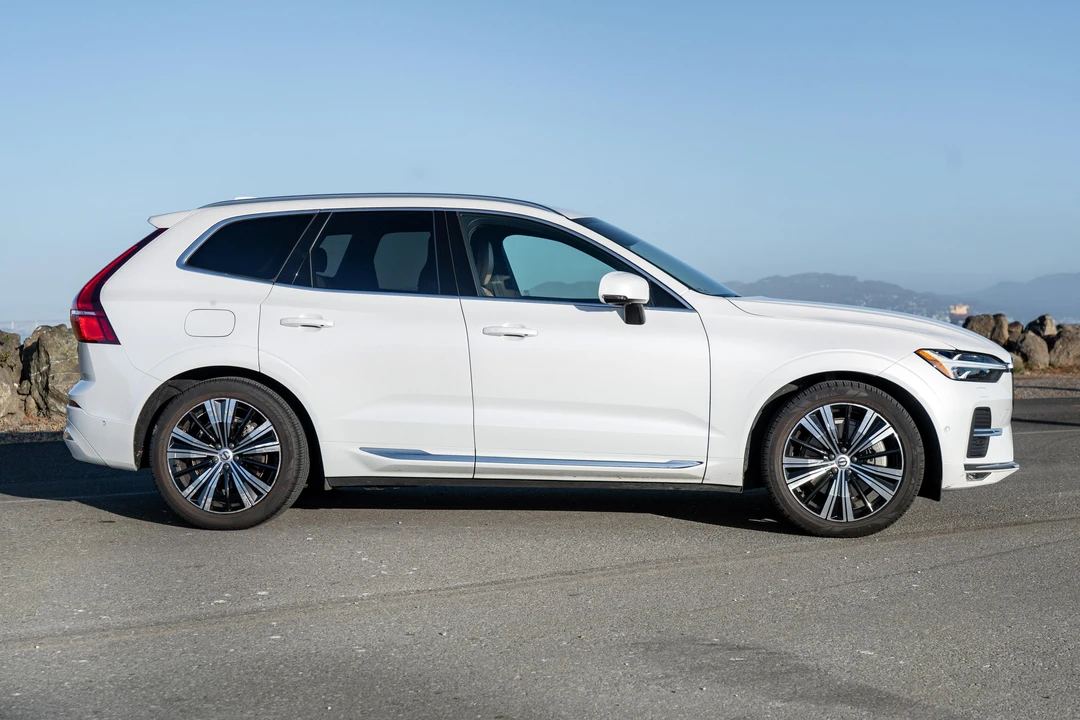 2022 Volvo XC60 2nd Gen - Image 3 of 31