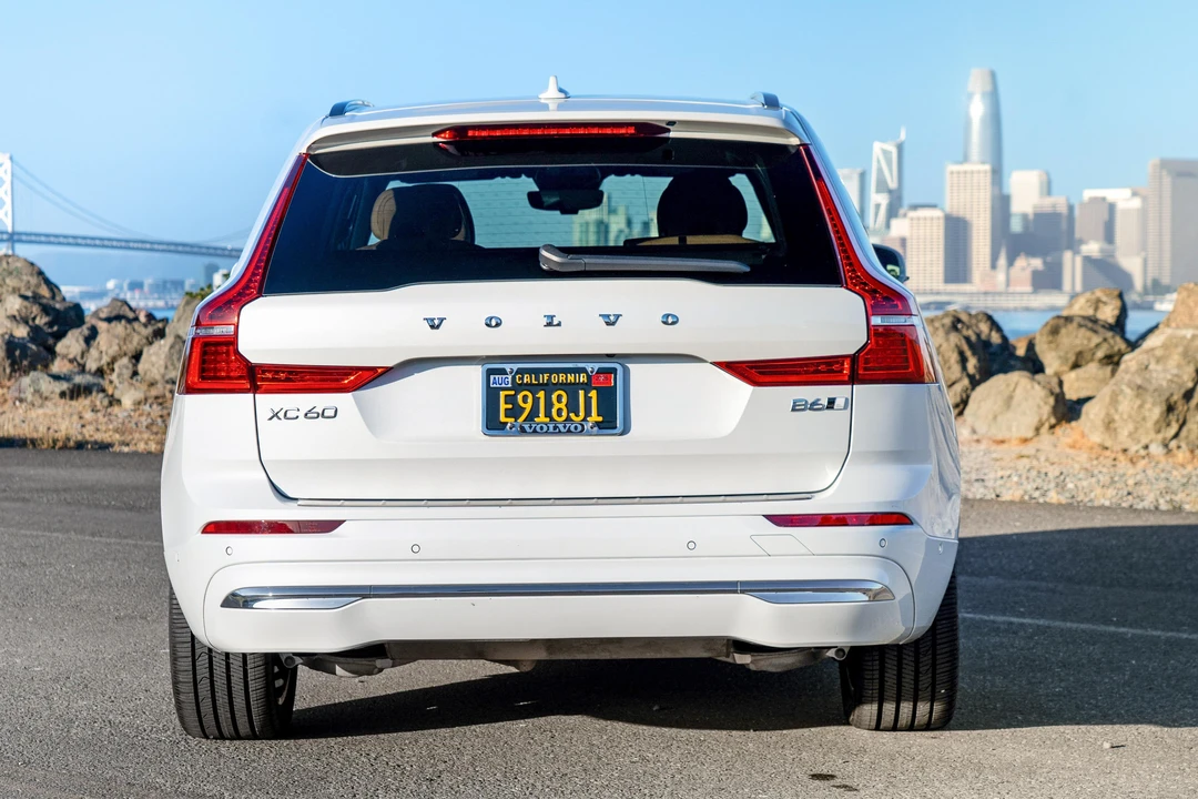2022 Volvo XC60 2nd Gen - Image 5 of 31