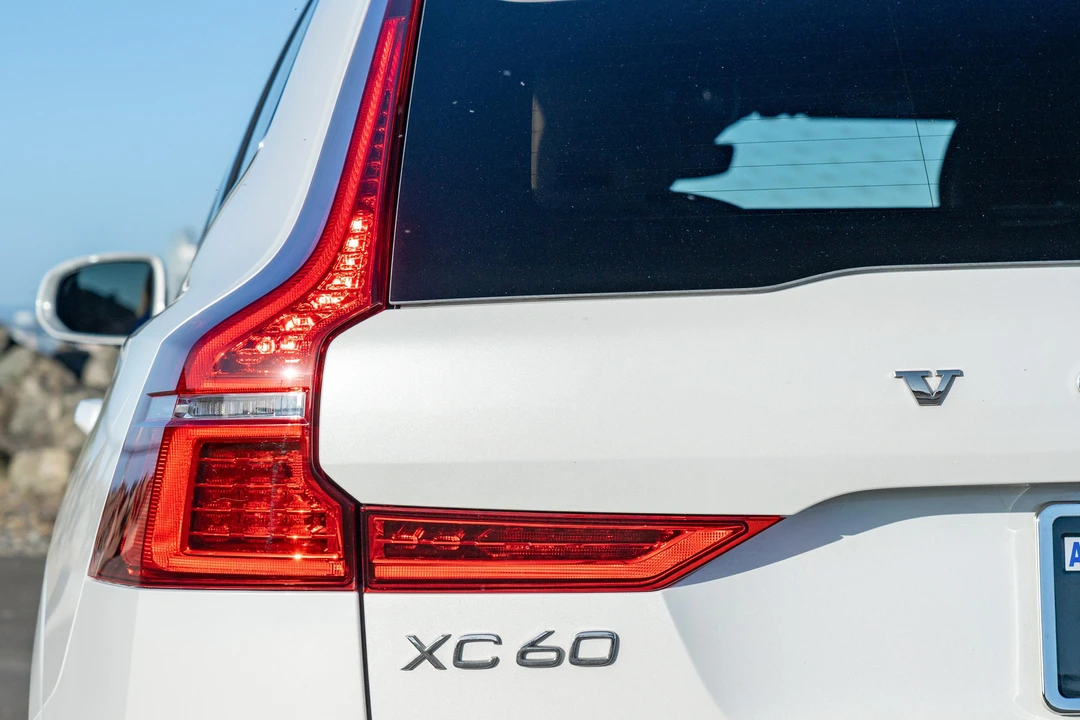 2022 Volvo XC60 2nd Gen - Image 21 of 31
