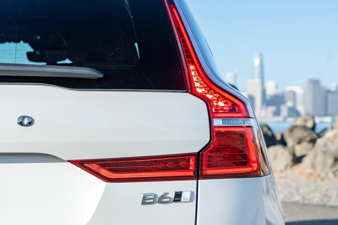 2022 Volvo XC60 2nd Gen - Image 26 of 31