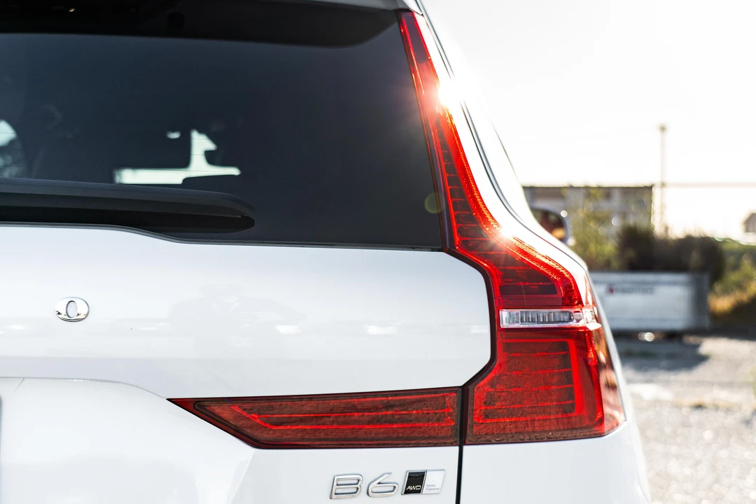 2022 Volvo XC60 2nd Gen - Image 25 of 31