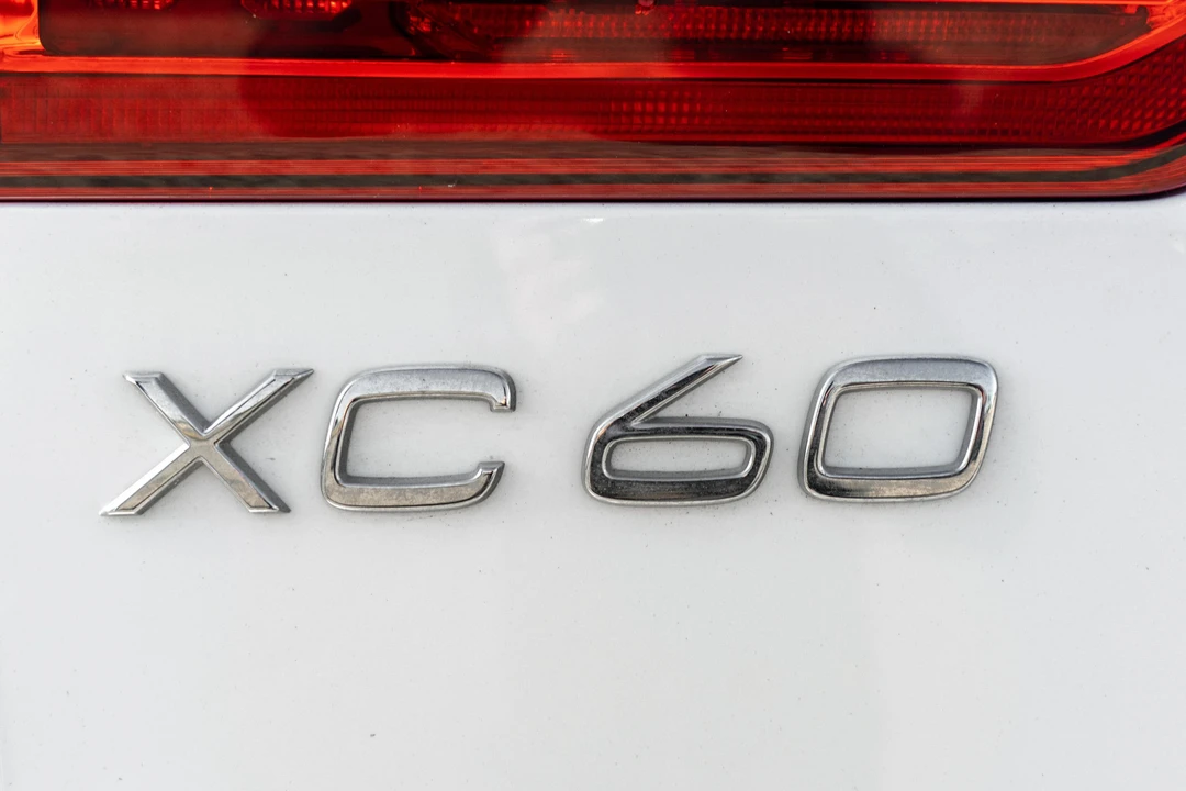 2022 Volvo XC60 2nd Gen - Image 22 of 31