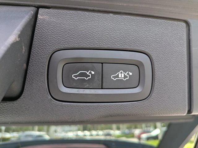 2022 Volvo XC60 2nd Gen - Image 17 of 21