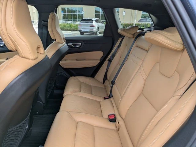 2022 Volvo XC60 2nd Gen - Image 16 of 21