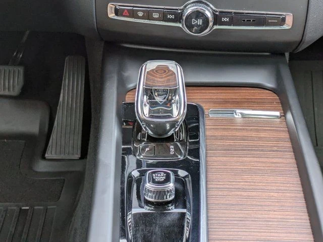 2022 Volvo XC60 2nd Gen - Image 15 of 21