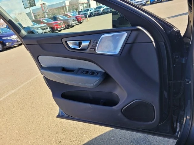 2022 Volvo XC60 2nd Gen - Image 16 of 21