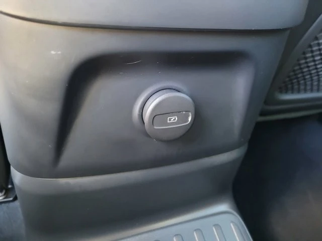 2022 Volvo XC60 2nd Gen - Image 15 of 21