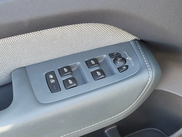 2022 Volvo XC60 2nd Gen - Image 17 of 21