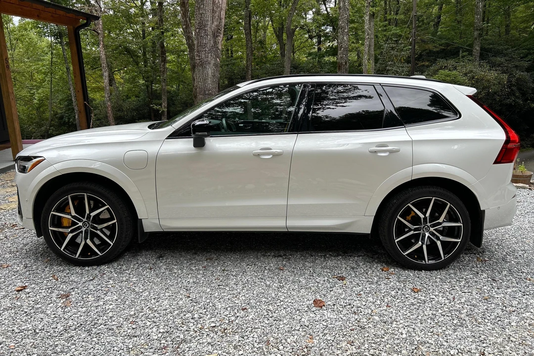 2022 Volvo XC60 2nd Gen - Image 3 of 31