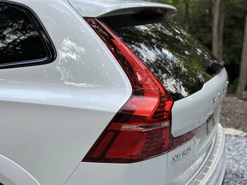 2022 Volvo XC60 2nd Gen - Image 15 of 31