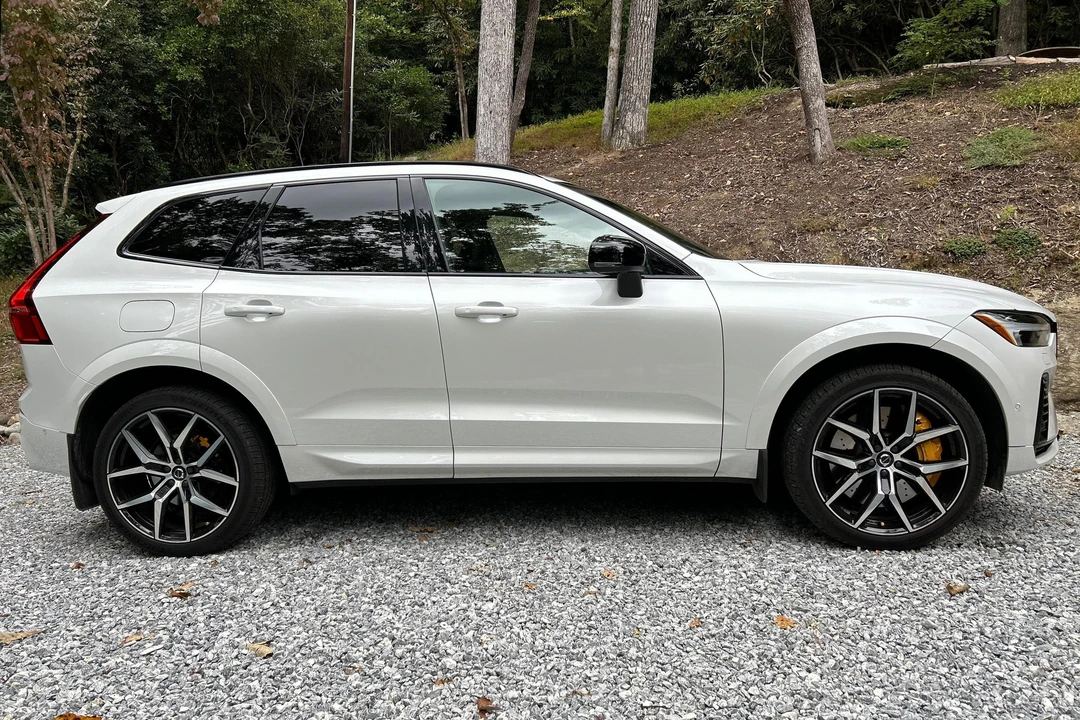 2022 Volvo XC60 2nd Gen - Image 8 of 31