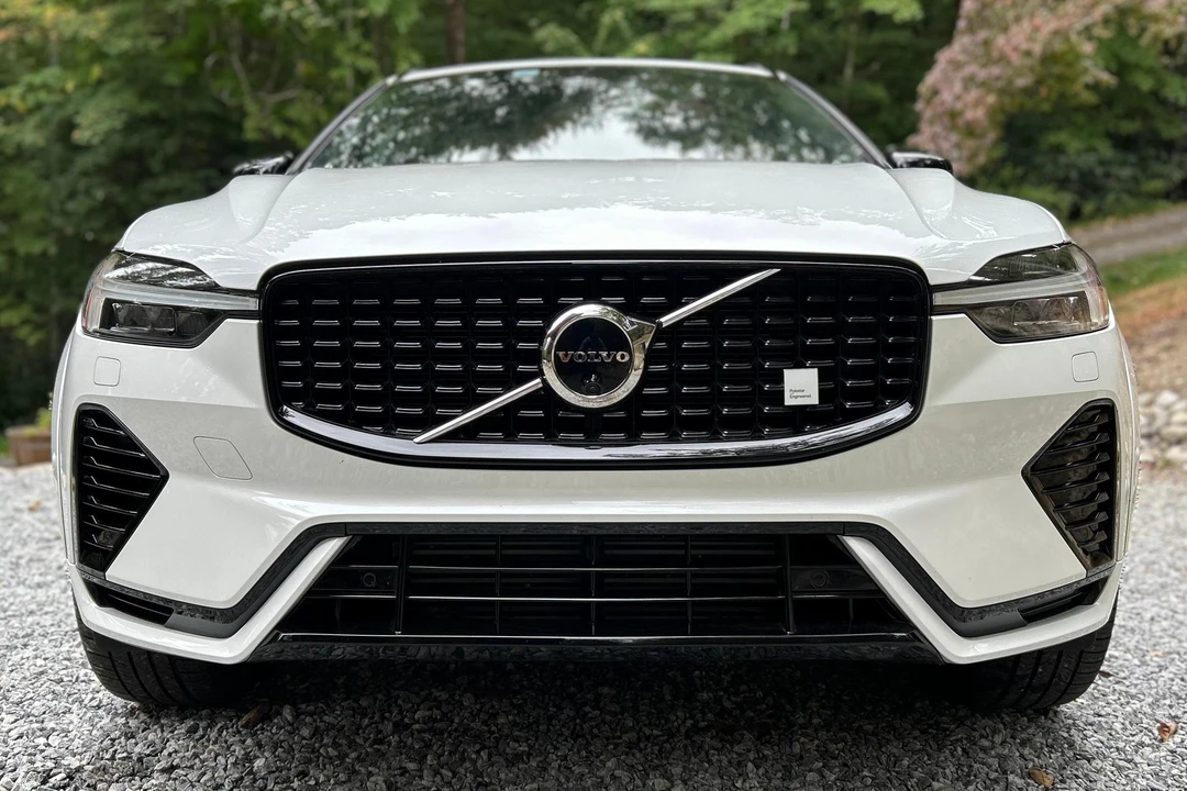 2022 Volvo XC60 2nd Gen - Image 2 of 31