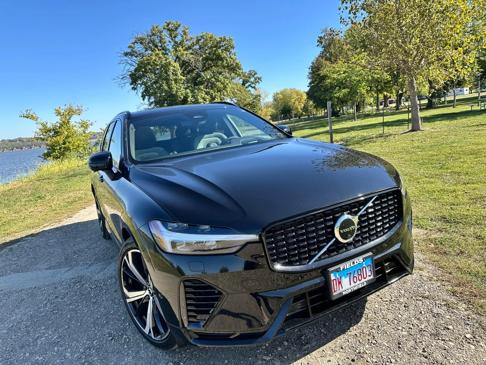 2022 Volvo XC60 2nd Gen - Image 16 of 31