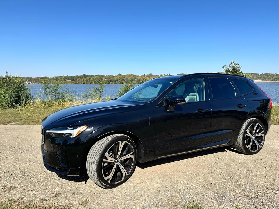 2022 Volvo XC60 2nd Gen - Image 10 of 31