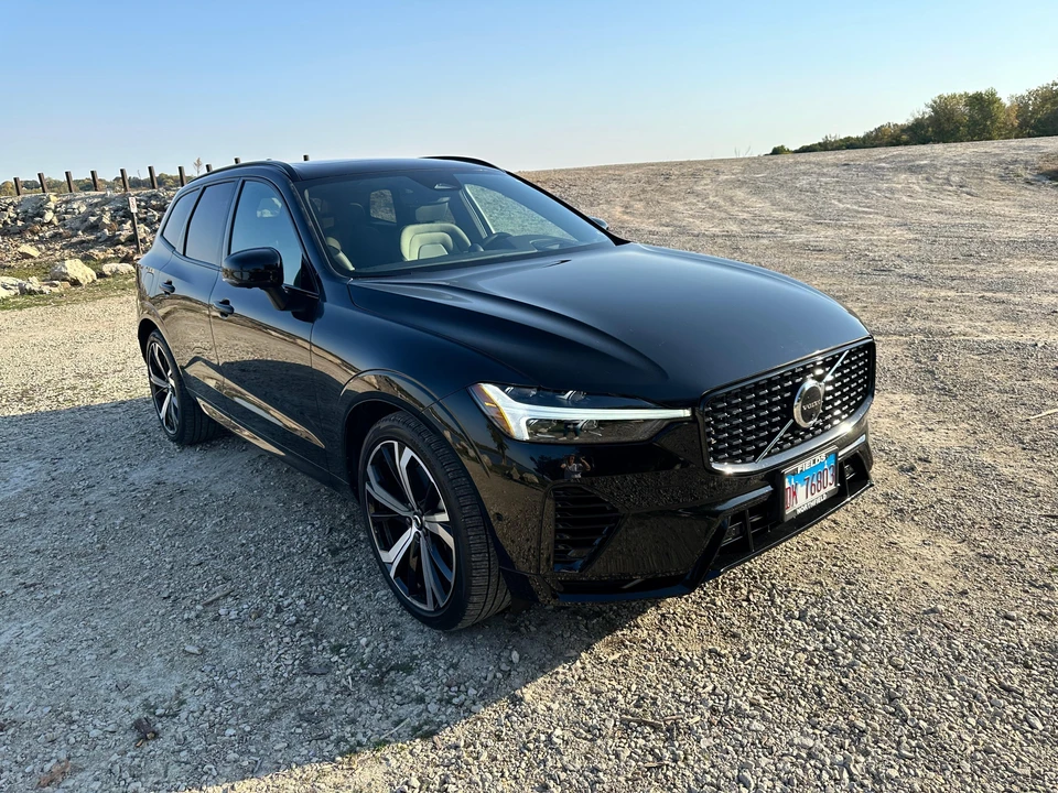 2022 Volvo XC60 2nd Gen - Image 15 of 31