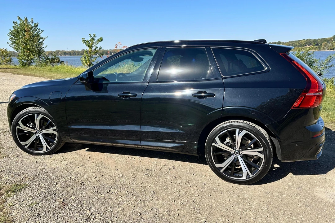 2022 Volvo XC60 2nd Gen - Image 3 of 31