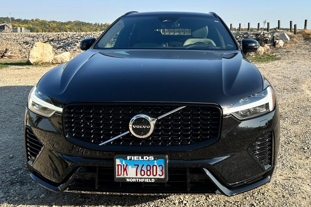2022 Volvo XC60 2nd Gen - Image 2 of 31