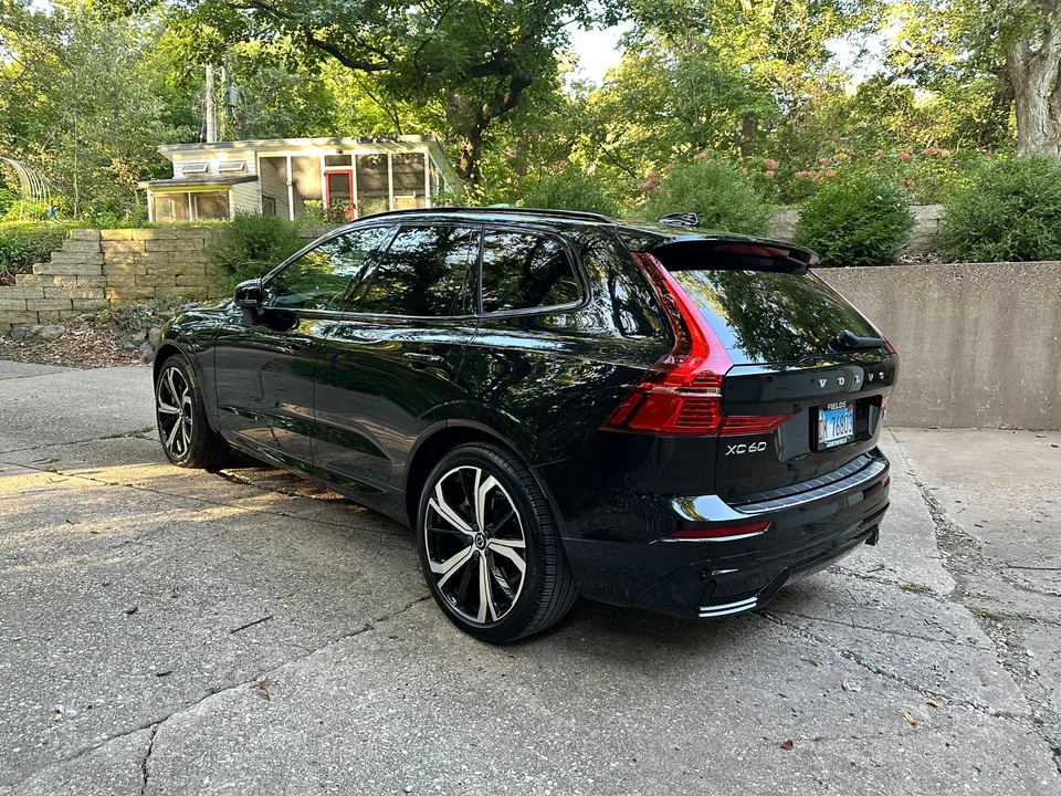 2022 Volvo XC60 2nd Gen - Image 11 of 31