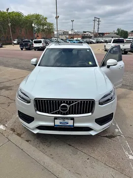 2022 Volvo XC90 T6 AWD Momentum