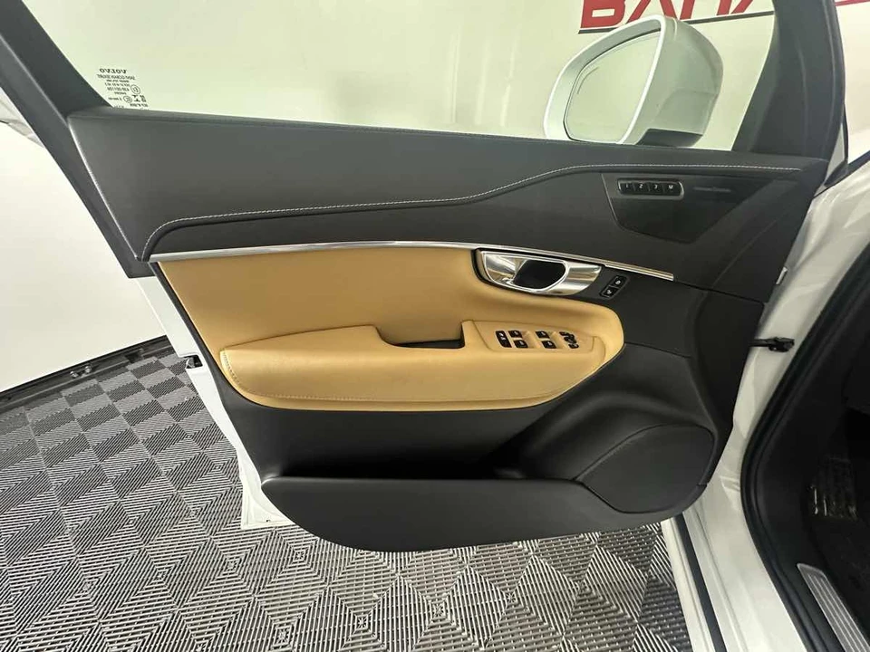 2022 Volvo XC90 2nd Gen - Image 17 of 21