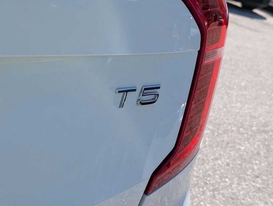 2022 Volvo XC90 2nd Gen - Image 16 of 21